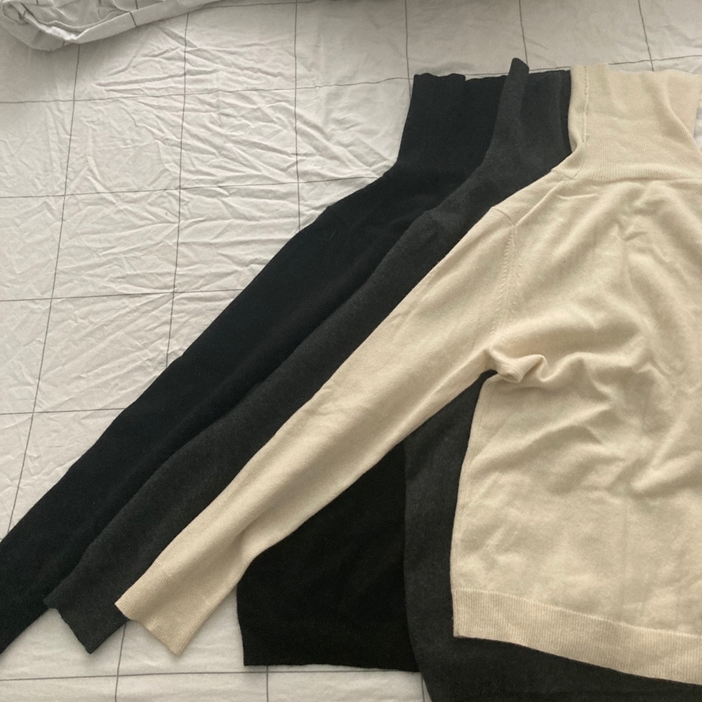 Lots of 3 Uniqlo 100% cashmere turtleneck sweaters